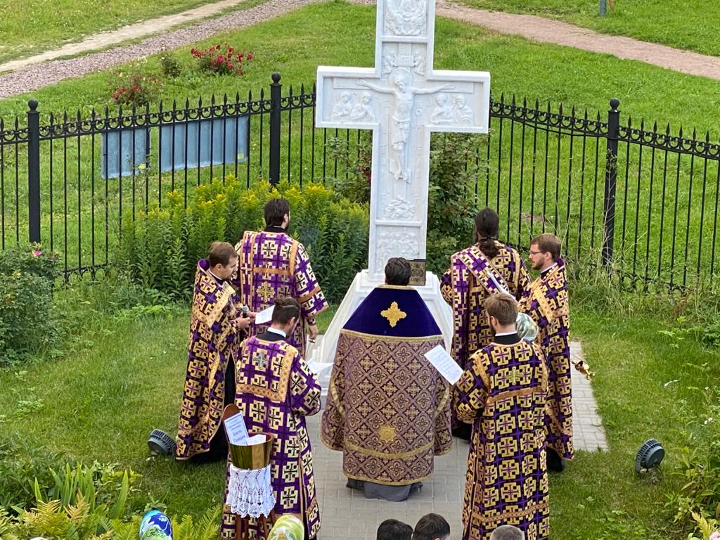 Величание животворящему кресту